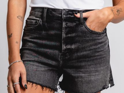Daze bottom line high rise shorts raven vintage