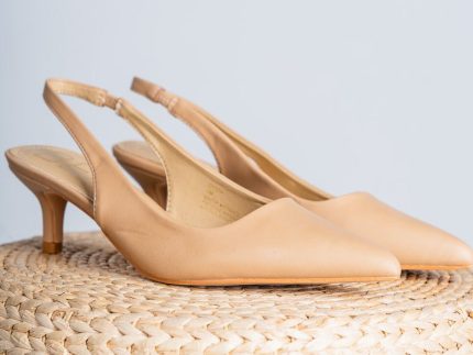 Grazia pointed toe kitten heel natural