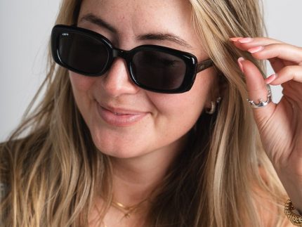 Otra Daisy sunglasses black/smoke
